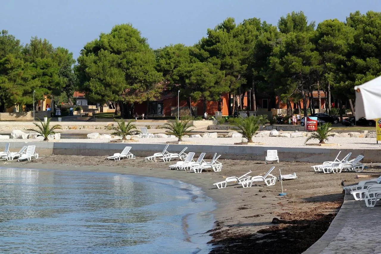 Apartments With A Parking Space Umag - 7110 0*,  克罗地亚